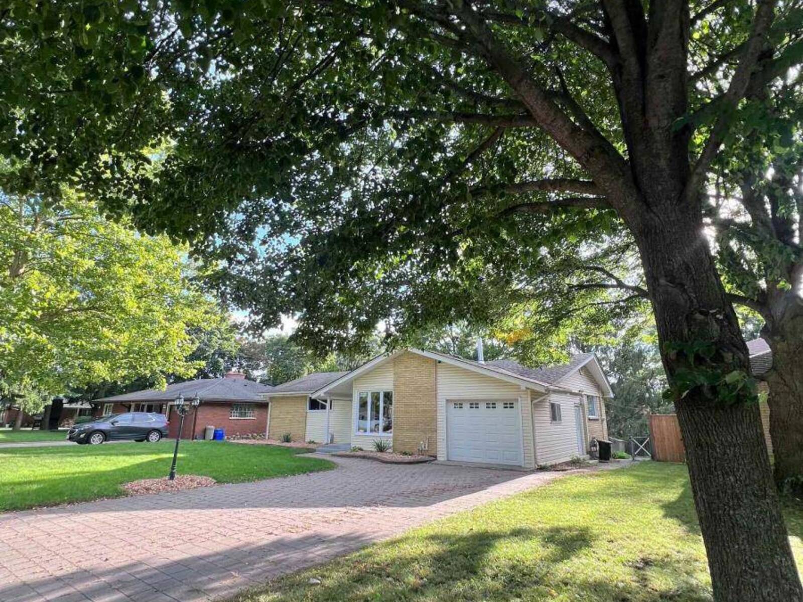 604 HEADLEY DRIVE, London, Ontario N6H 3V4