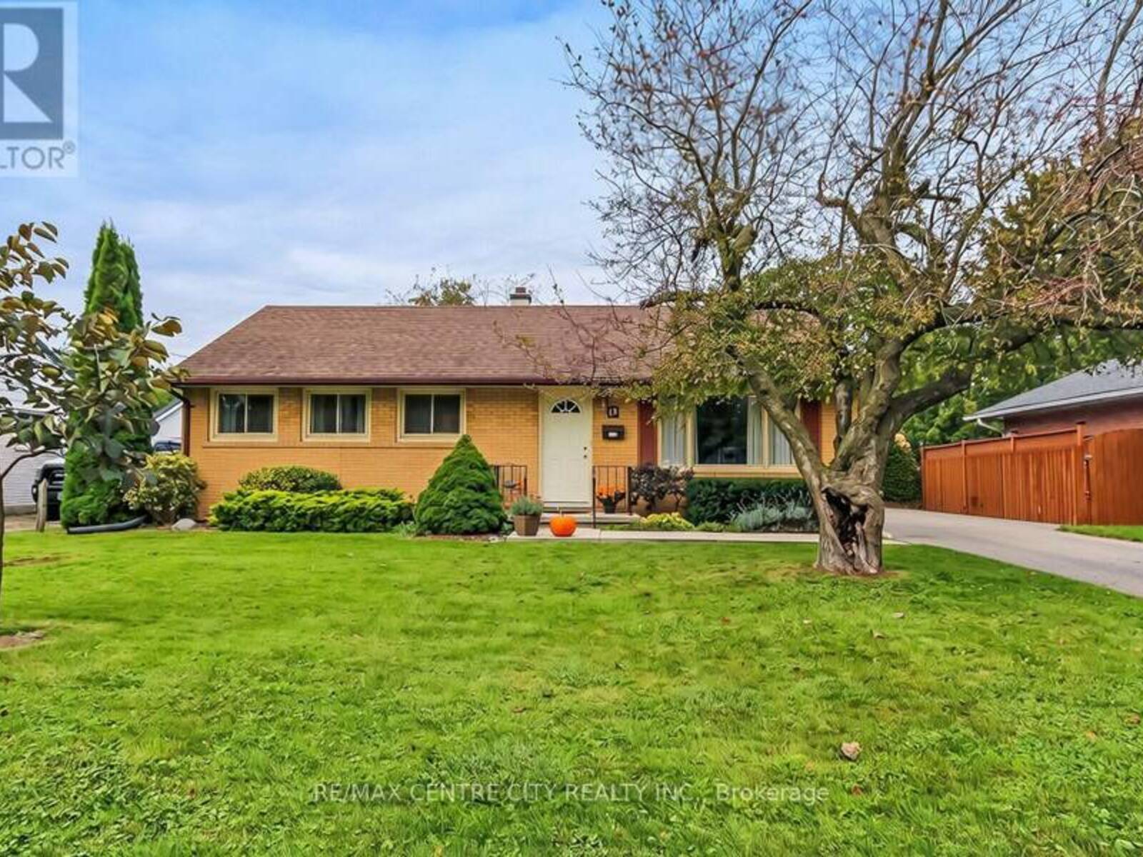 19 RAPELJE STREET, St. Thomas, Ontario N5R 4L9