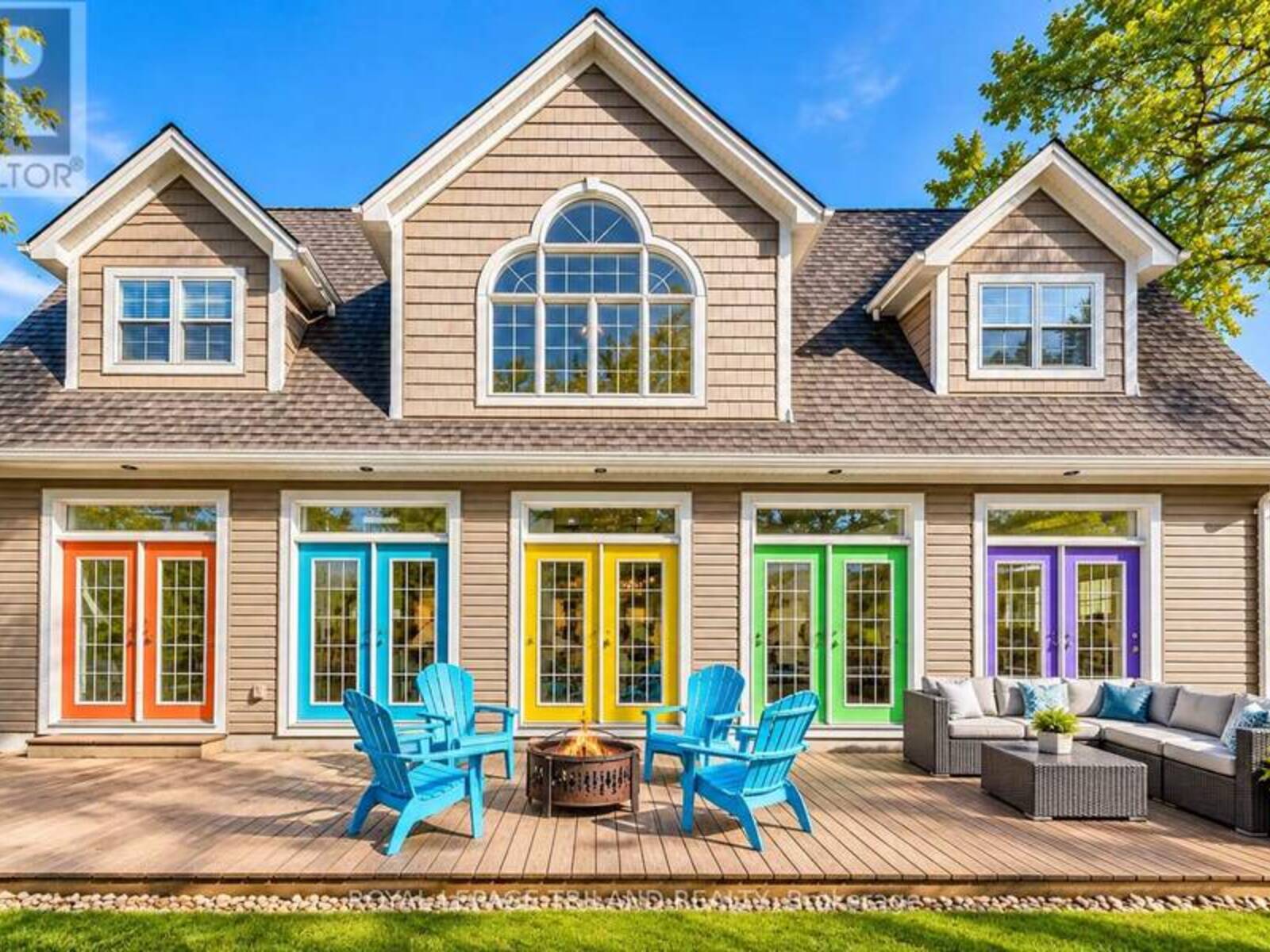 28 CENTRE STREET, Grand Bend, Ontario N0M 1T0