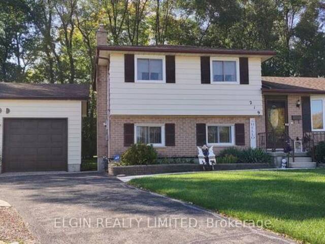 219 BRENTWOOD CRESCENT Central Elgin Ontario, N0L 1B0 - 3 Bedrooms Home For Sale