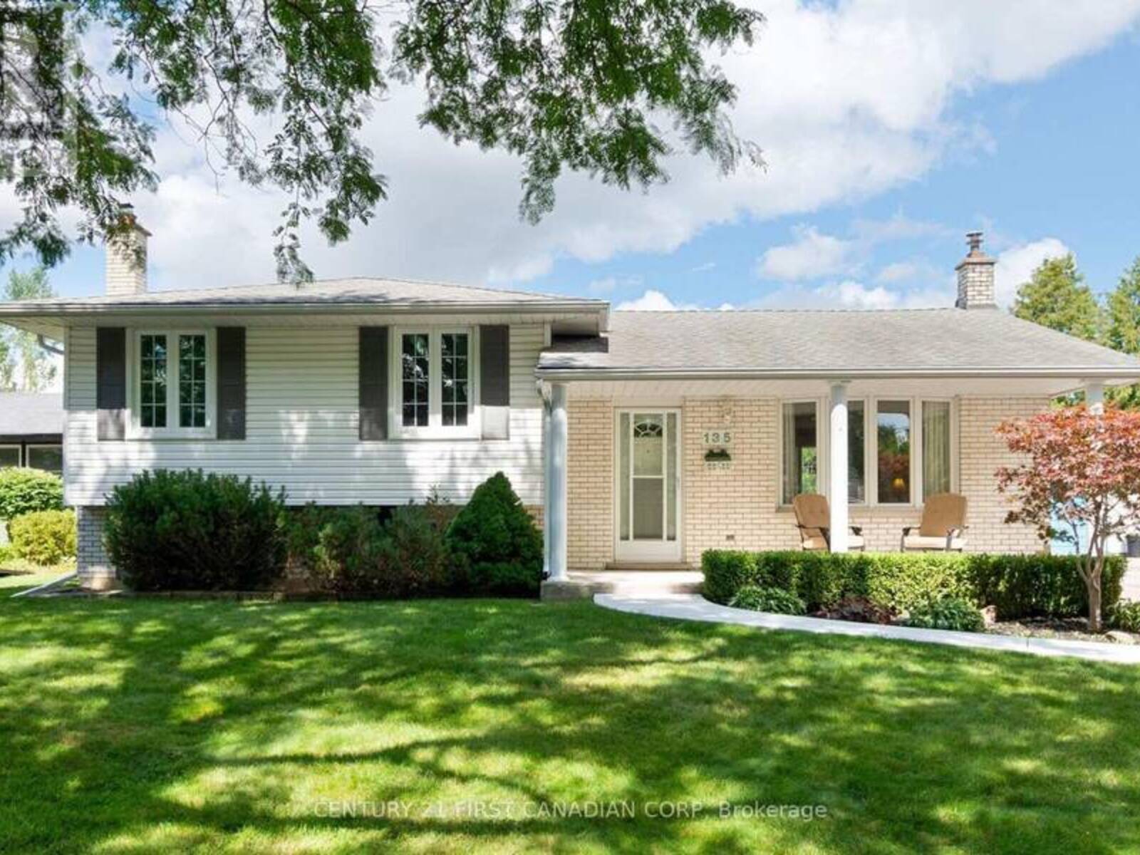 135 DOWNING CRESCENT, London, Ontario N6C 3C7