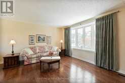 135 DOWNING CRESCENT | London Ontario | Slide Image Eight
