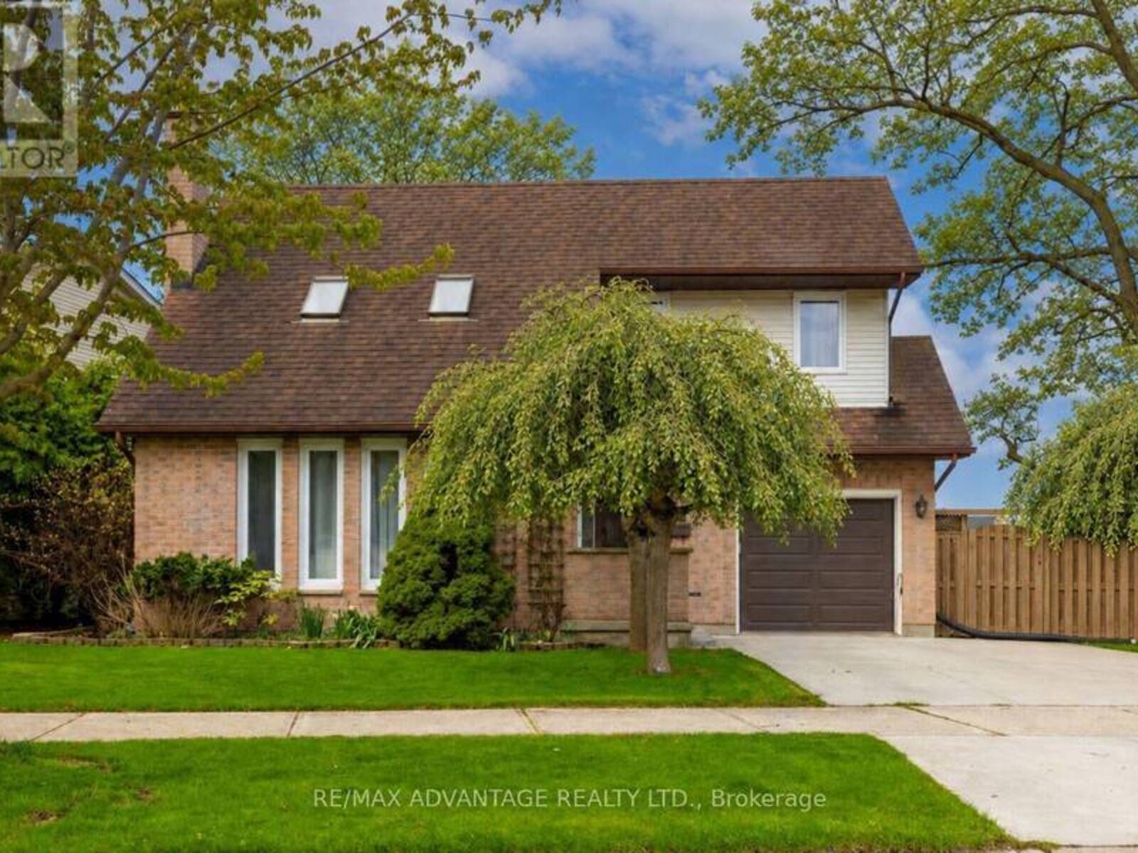 122 BARRYDALE CRESCENT, London, Ontario N6G 2X6