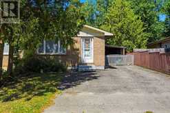 17 EDGEMERE CRESCENT | London Ontario | Slide Image Three