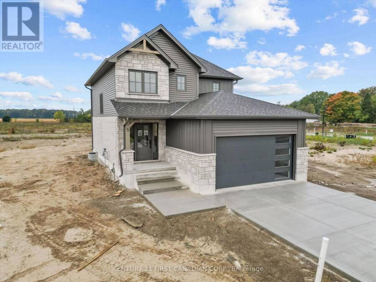 5 DOERR COURT, North Middlesex, Ontario N0M 1A0