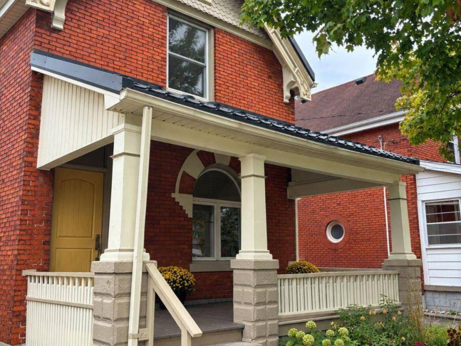22 HYATT AVENUE, London, Ontario N5Z 1Y5