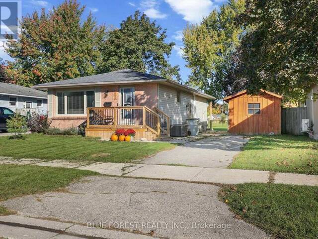 106 HAROLD CT COURT Lucan Biddulph Ontario, N0M 2J0 - 4 Bedrooms Home For Sale
