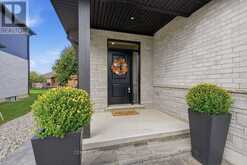 12 BRISCOE CRESCENT | Strathroy-Caradoc Ontario | Slide Image Four