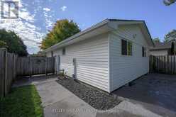 42 STROUD CRESCENT | London Ontario | Slide Image Thirty