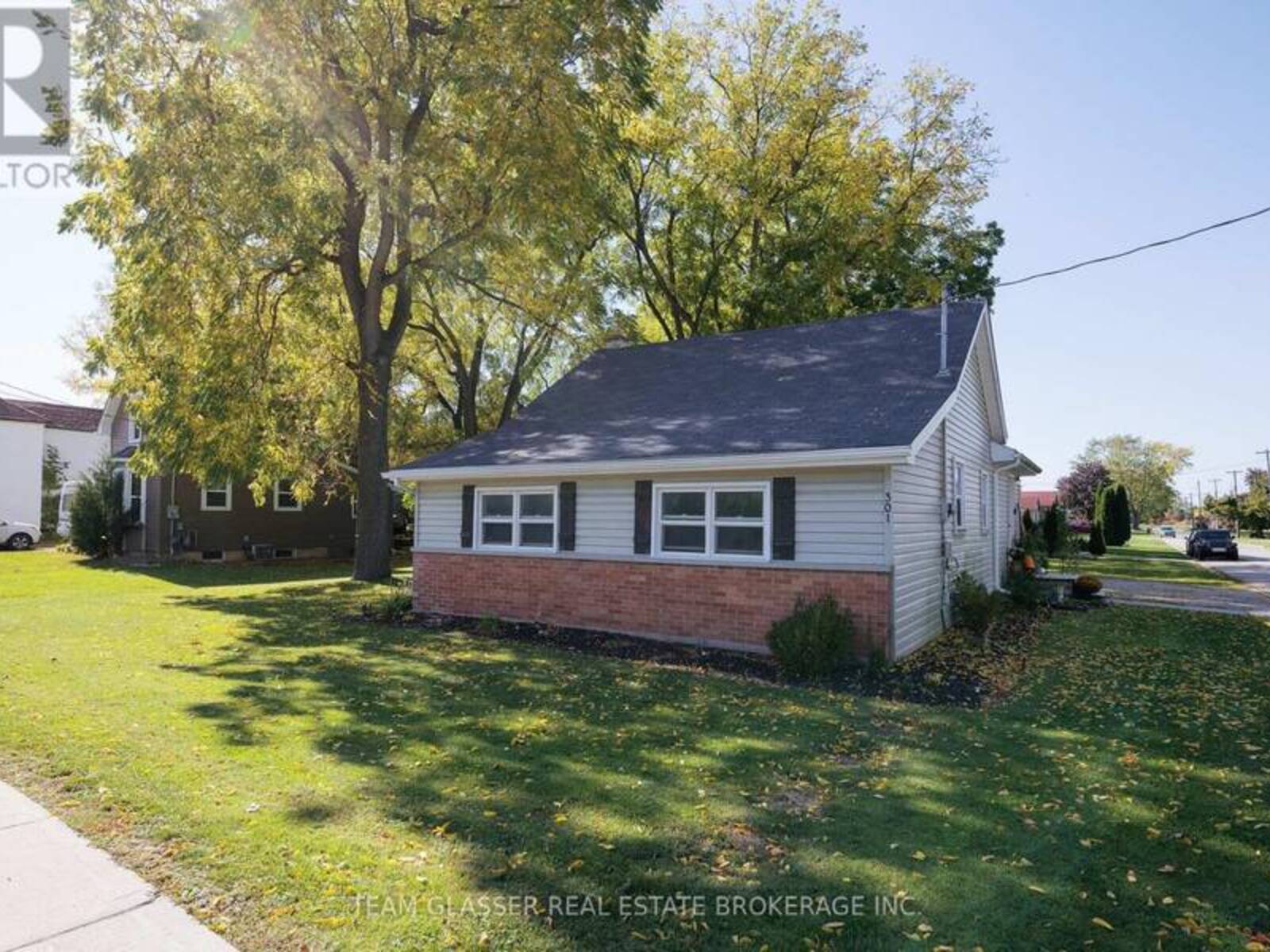 301 MAIN STREET, Parkhill, Ontario N0M 2K0