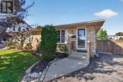 32 SANDERS COURT | St. Thomas Ontario | Slide Image Three