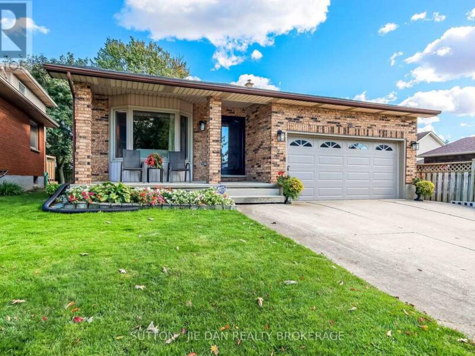 28 COUNTRY CLUB LANE, London, Ontario N6C 5R8