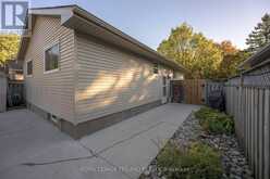 53 STROUD CRESCENT | London Ontario | Slide Image Three