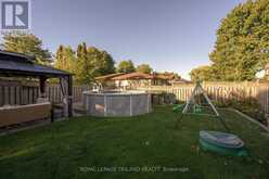 53 STROUD CRESCENT | London Ontario | Slide Image Four
