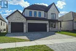 55 ASPEN CIRCLE | Thorndale Ontario | Slide Image Four