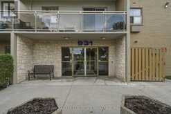 302 - 931 WONDERLAND ROAD S | London Ontario | Slide Image Four