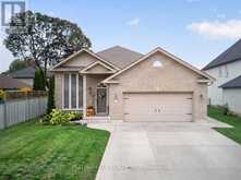 11 ALLISON COURT | Strathroy-Caradoc Ontario | Slide Image One