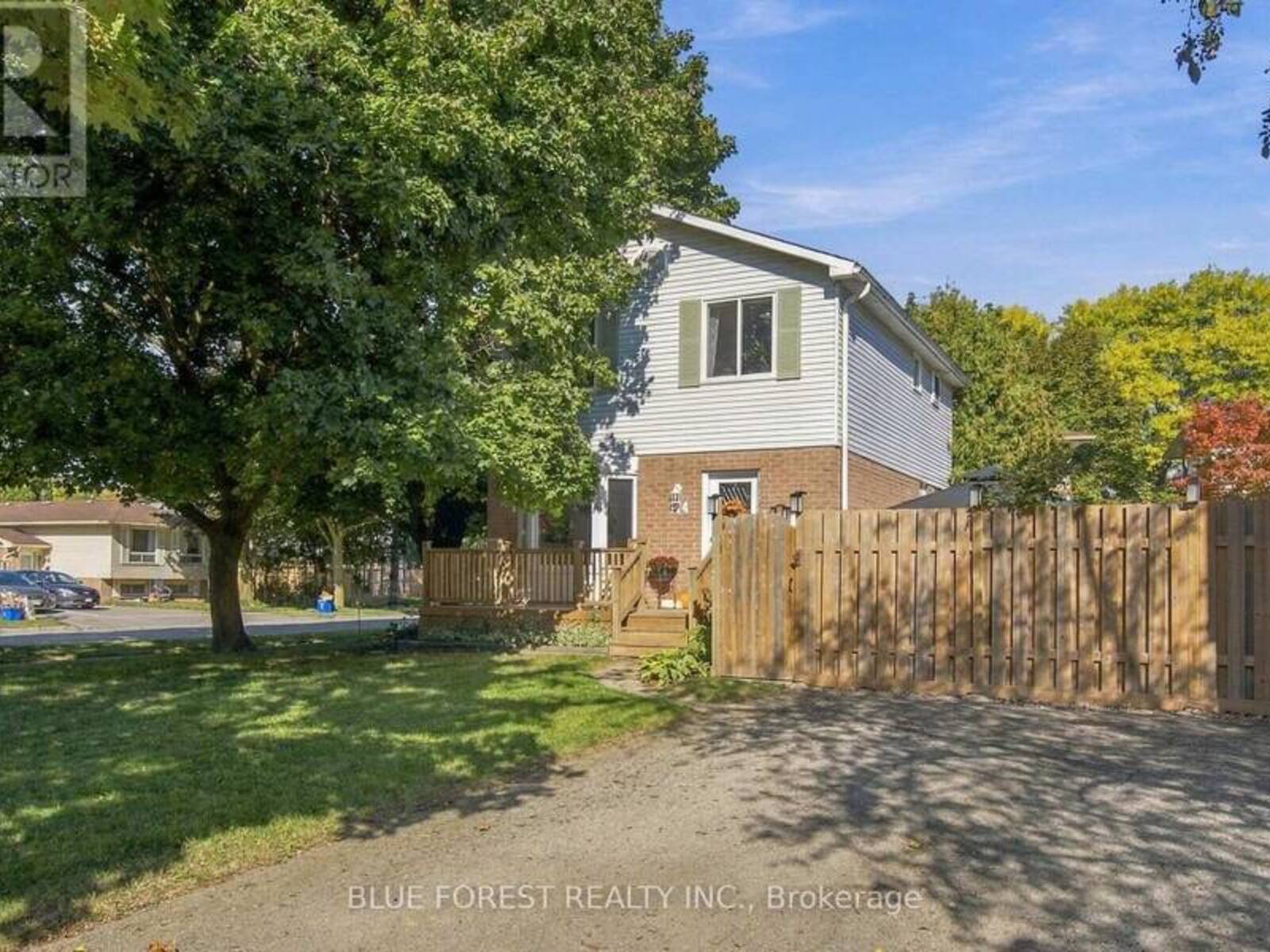114 HEARTHSIDE PLACE, London, Ontario N5V 3N1
