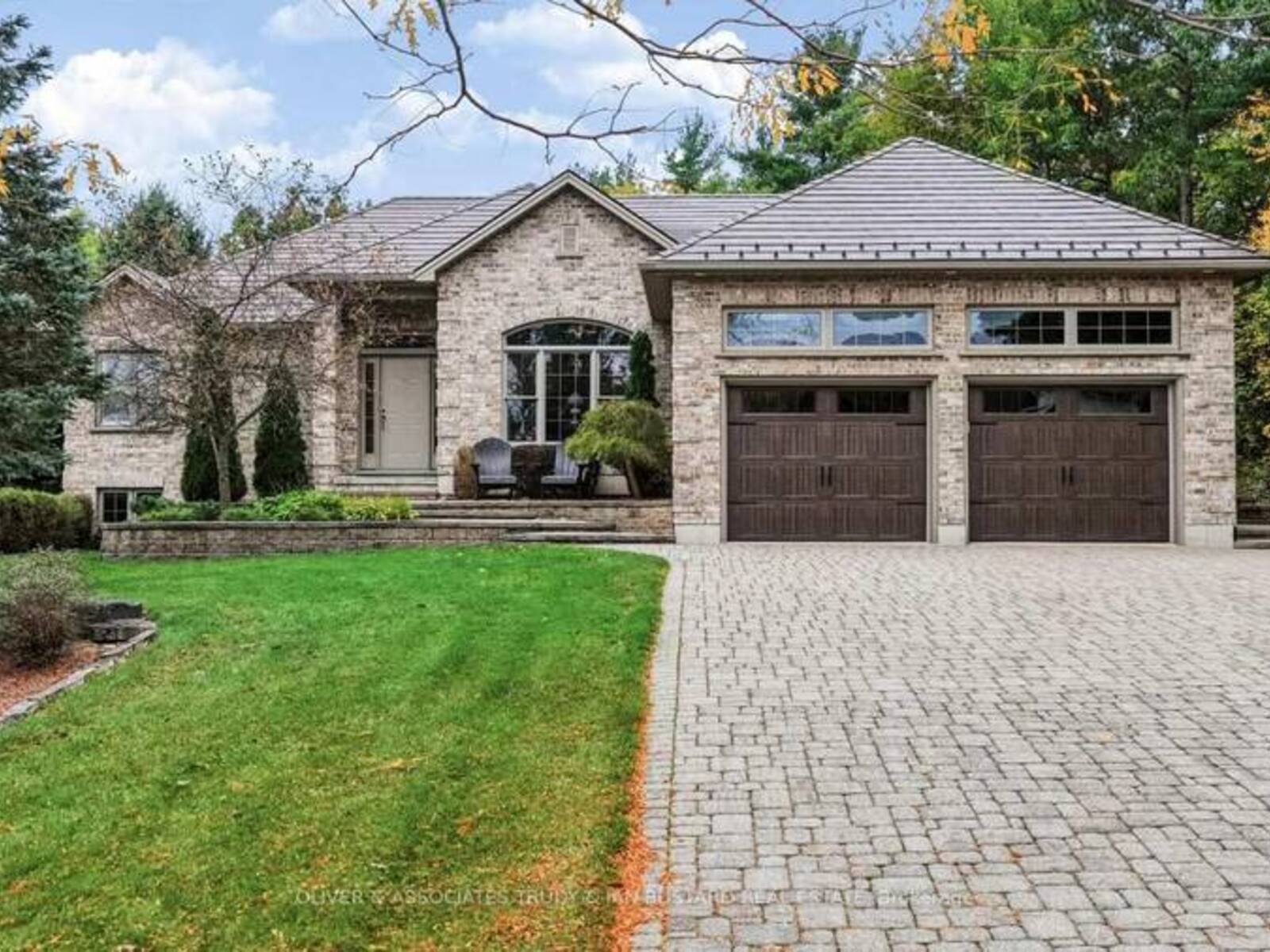 10075 JENNISON CRESCENT, Grand Bend, Ontario N0M 1T0