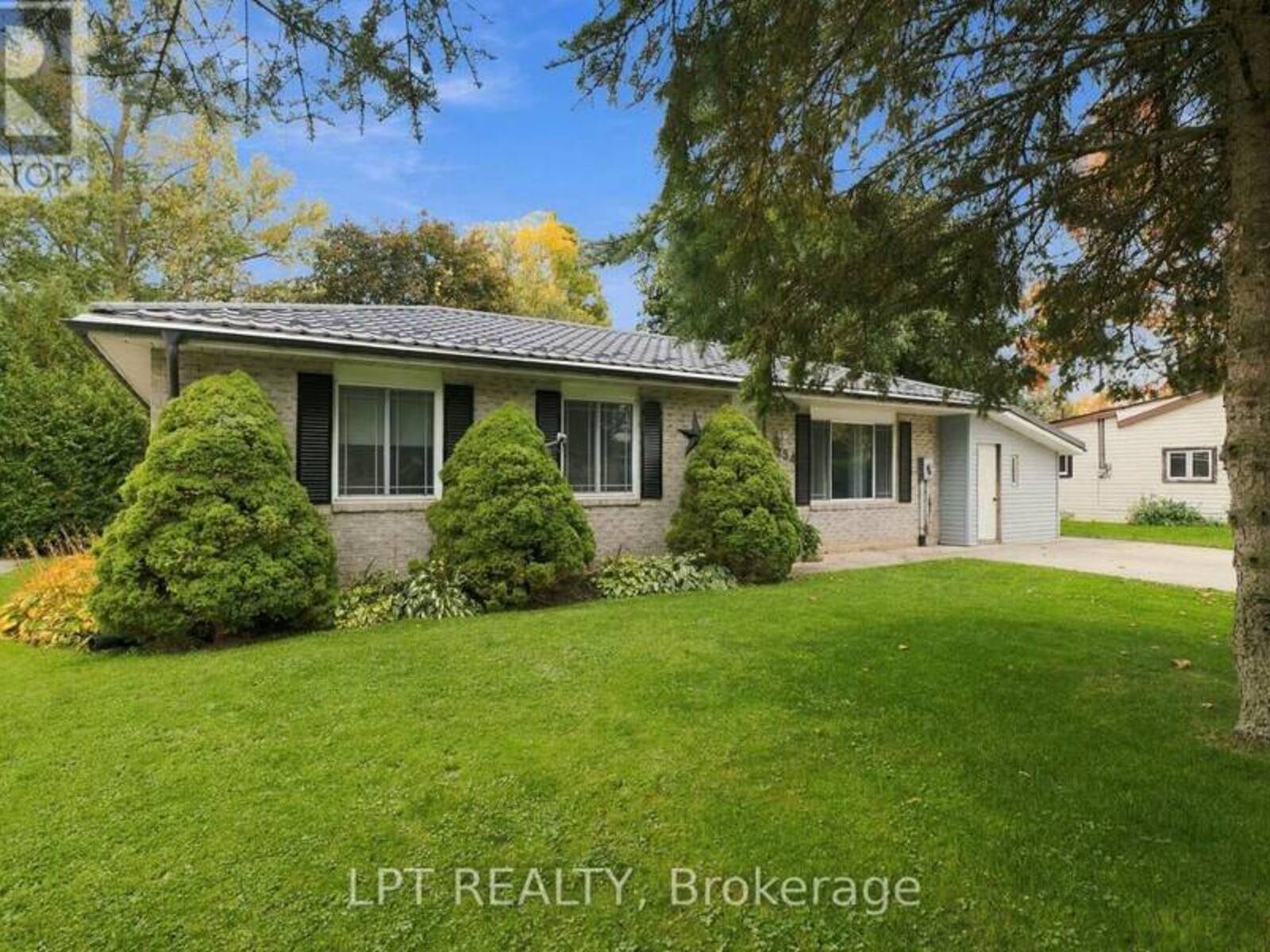 254 VICTORIA STREET, Parkhill, Ontario N0M 2K0