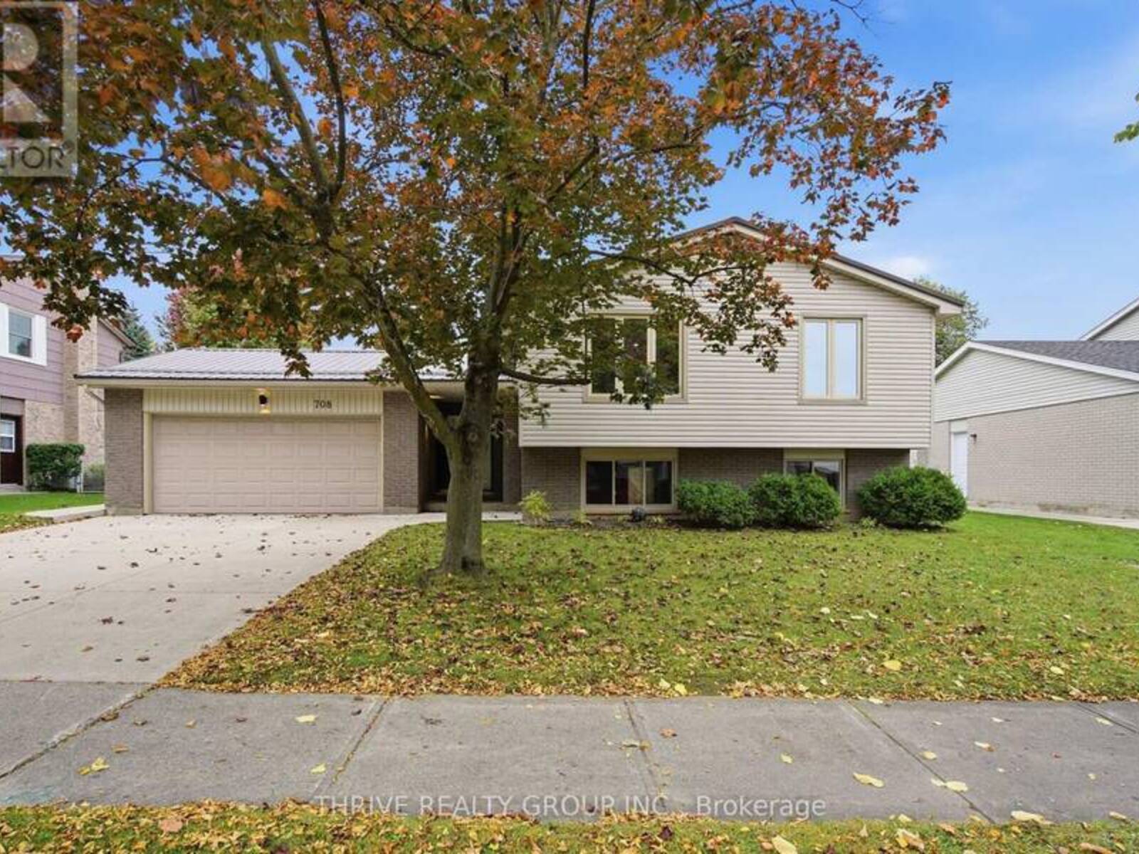 708 VILLAGE GREEN AVENUE, London, Ontario N6K 1H2
