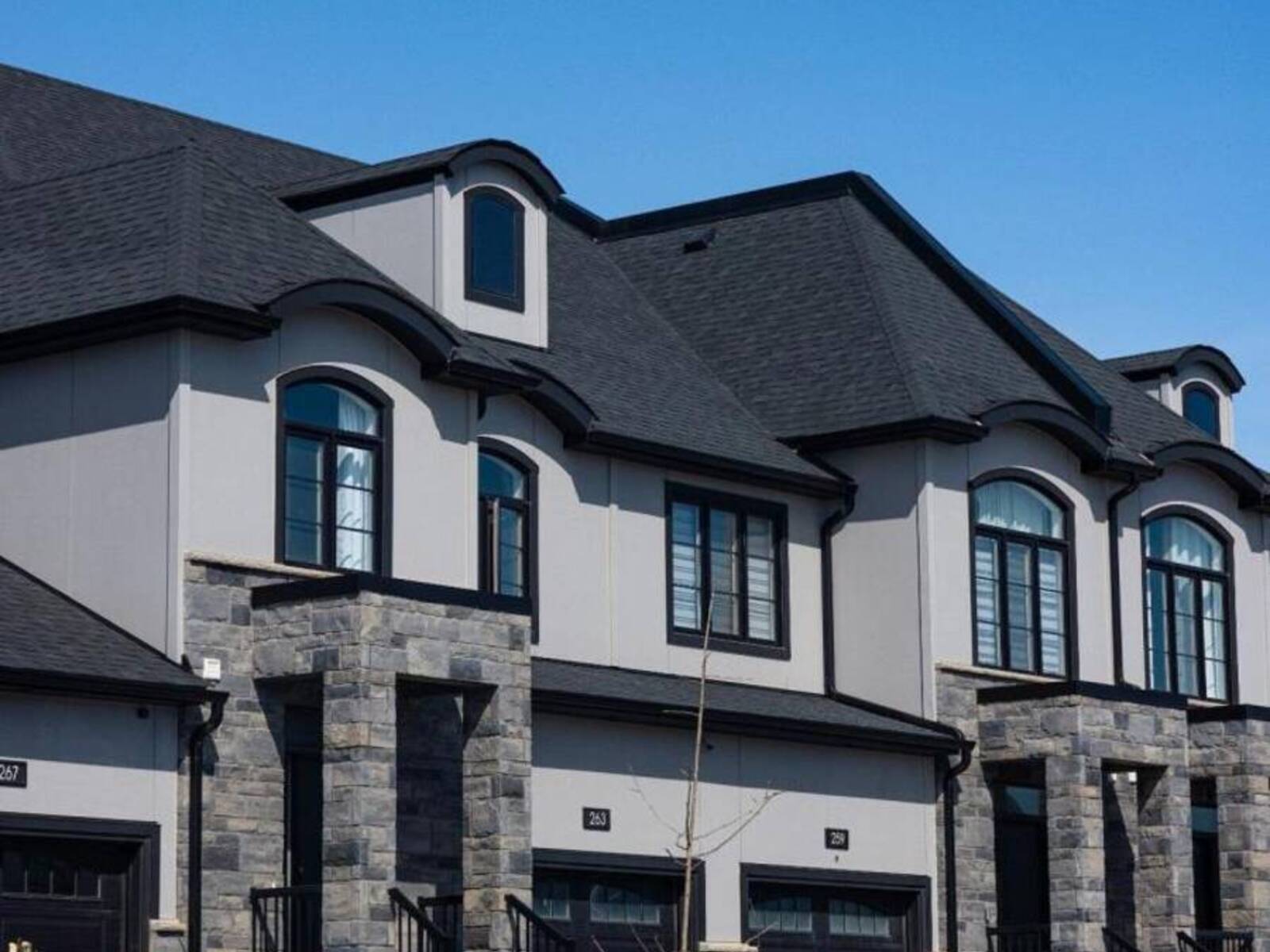 263 WINLOW WAY, Komoka, Ontario N0L 1R0
