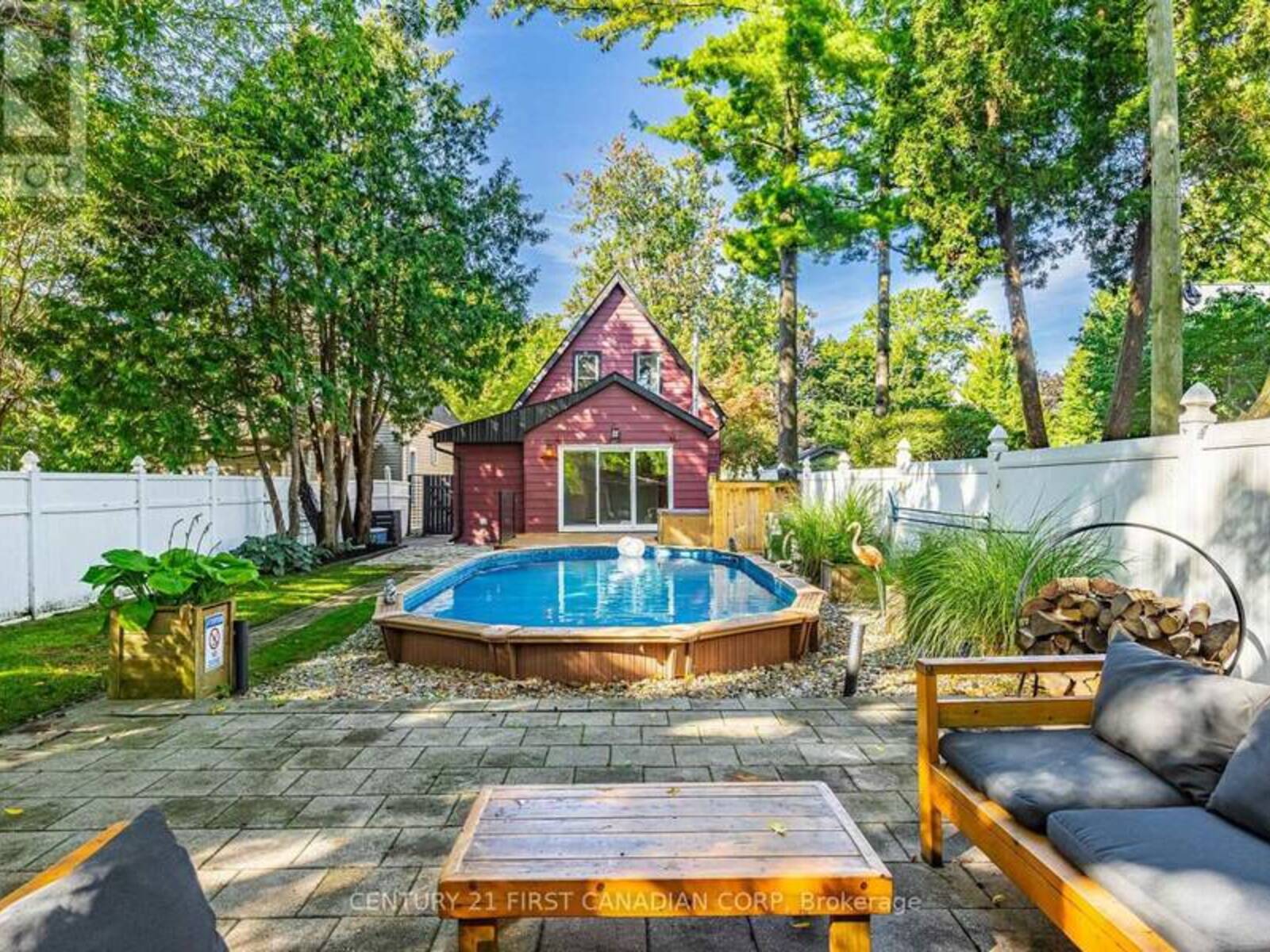 26 THORNTON AVENUE, London, Ontario N5Y 2Y2