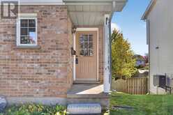 941 THISTLEDOWN WAY | London Ontario | Slide Image Two
