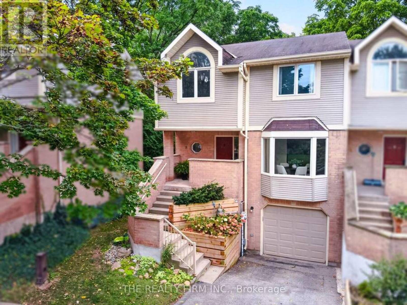 5 - 9 AILSA PLACE, London, Ontario N5Z 4Z6