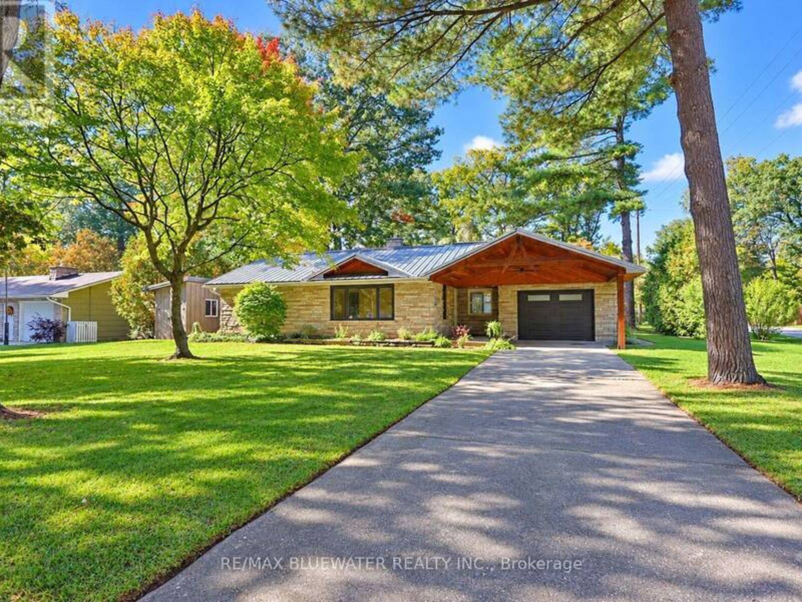 10138 EDMONDS BOULEVARD, Grand Bend, Ontario N0M 1T0