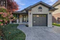 2195 THORNICROFT CRESCENT E | London Ontario | Slide Image One