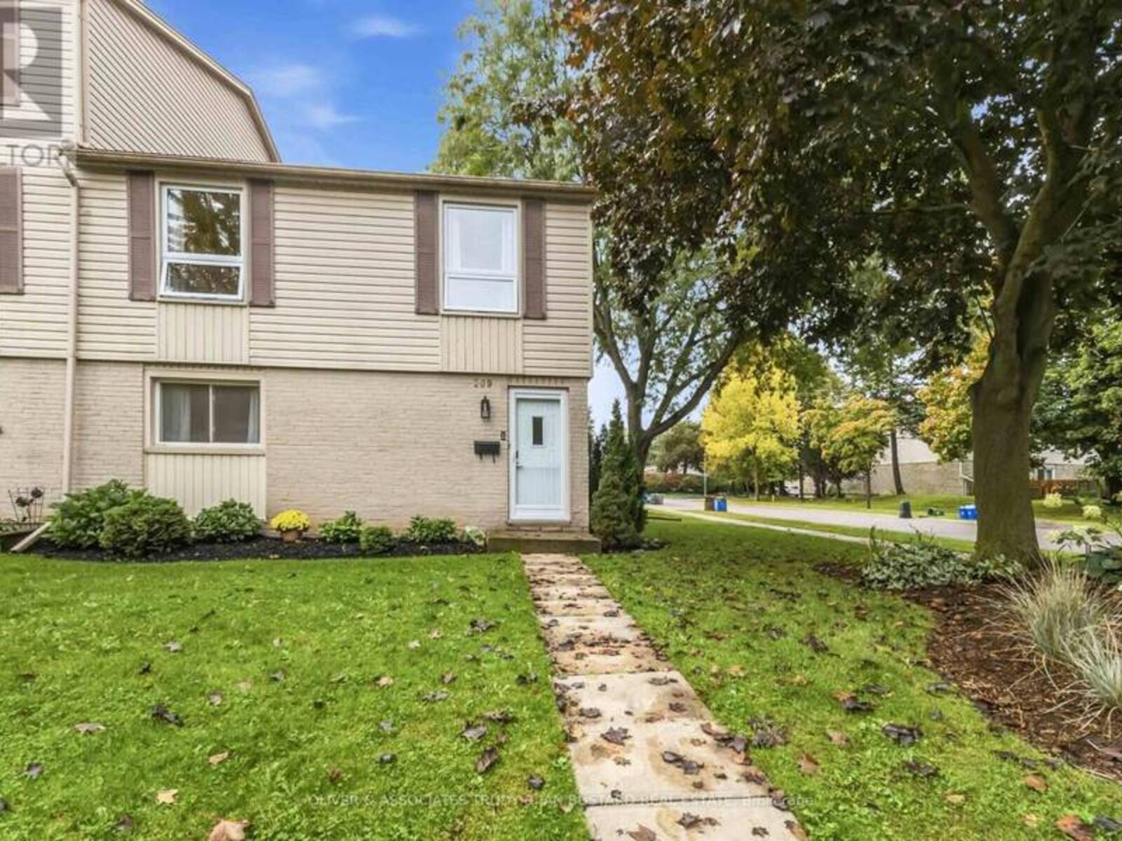 109 MCMASTER DRIVE E, London, Ontario N6K 1J3