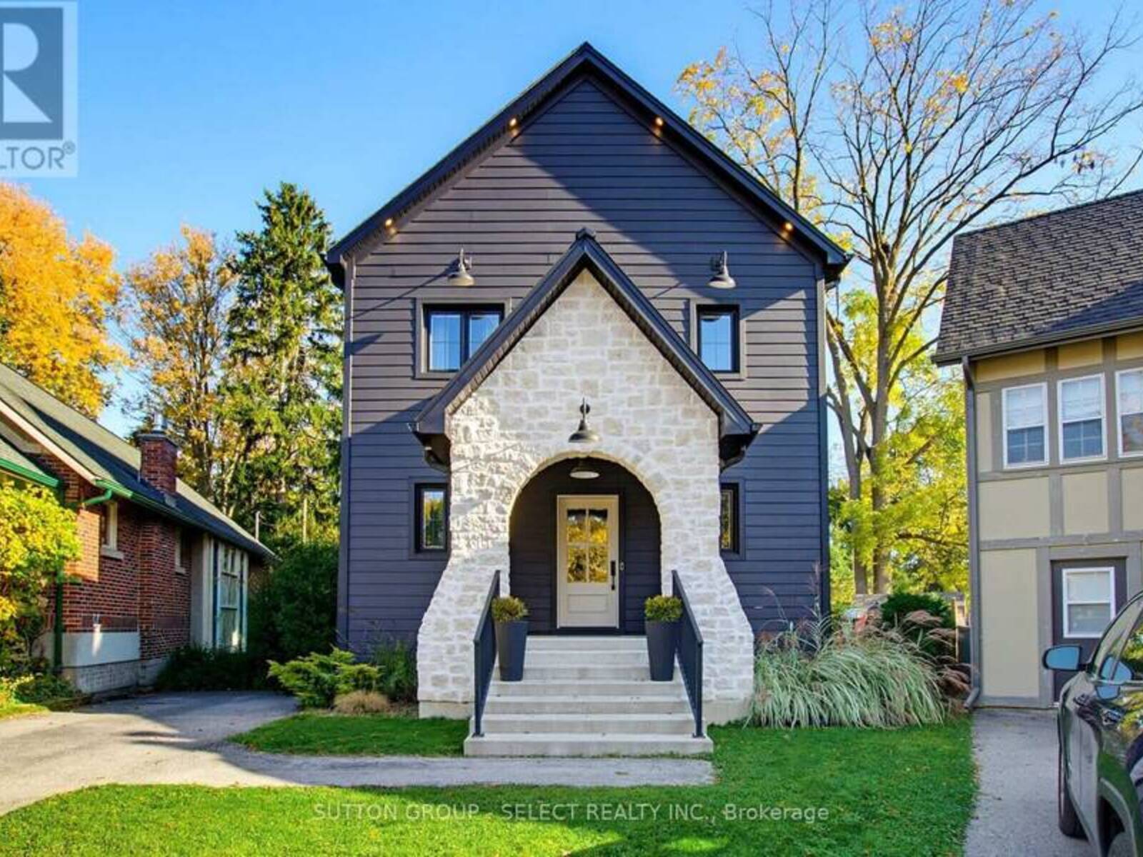 12 CLENRAY PLACE, London, Ontario N6A 3Z1