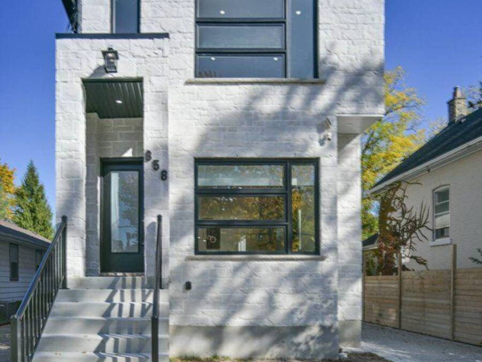 858 WILLIAM STREET, London, Ontario N5Y 2S3
