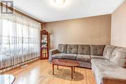 39 METCALFE CRESCENT | London Ontario | Slide Image Three