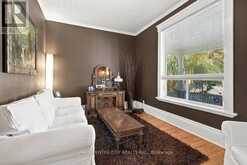 355 OAKLAND AVENUE | London Ontario | Slide Image Eight