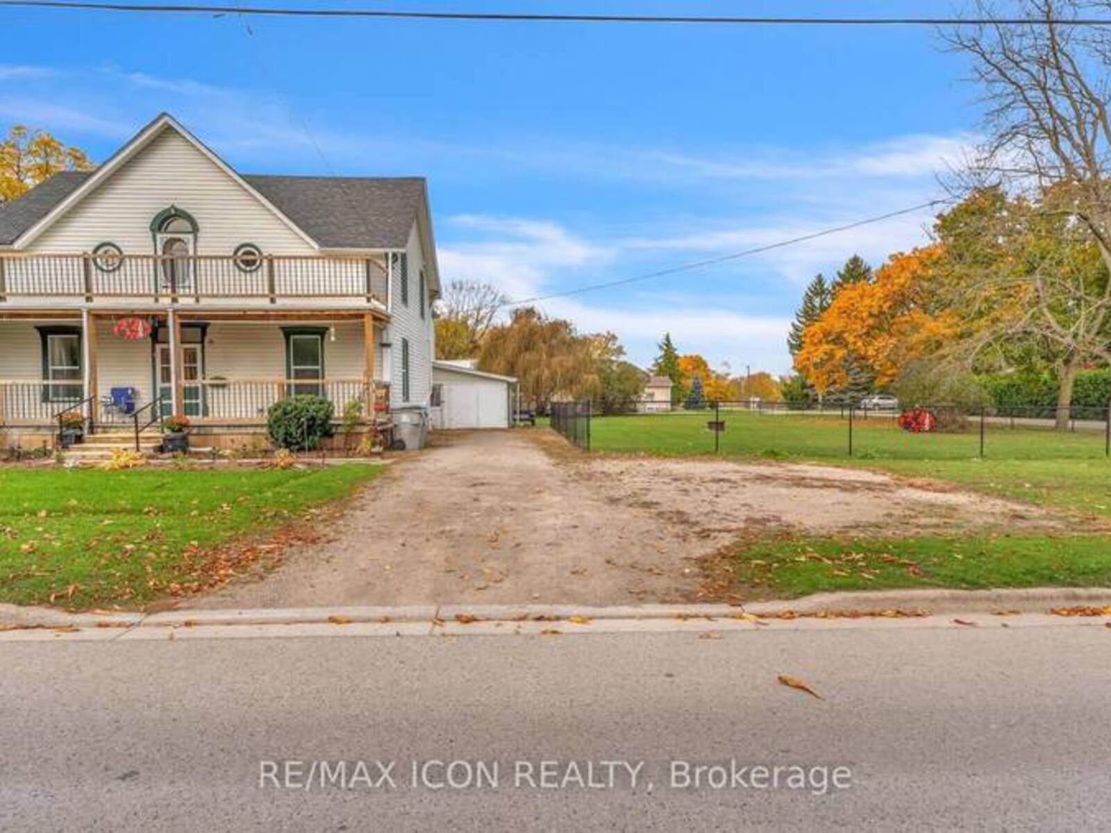 185 WEST PARK DRIVE W, Parkhill, Ontario N0M 2K0