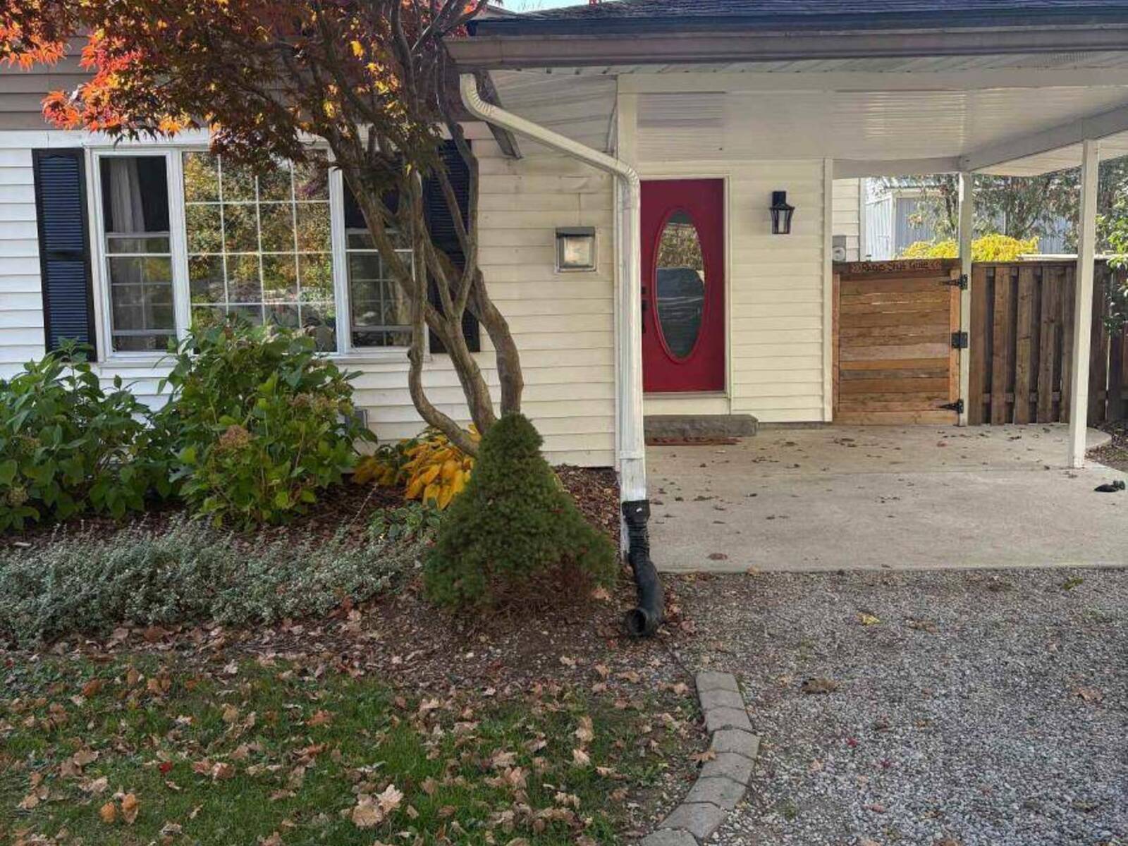 B - 127 DUKE STREET S, Parkhill, Ontario N0M 2K0
