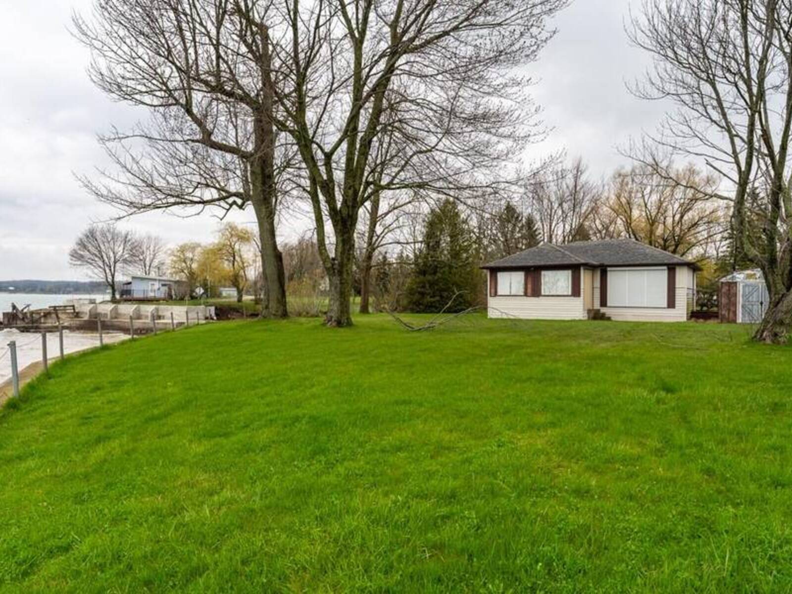 3076 LAKESHORE Road, Dunnville, Ontario N1A 2W8