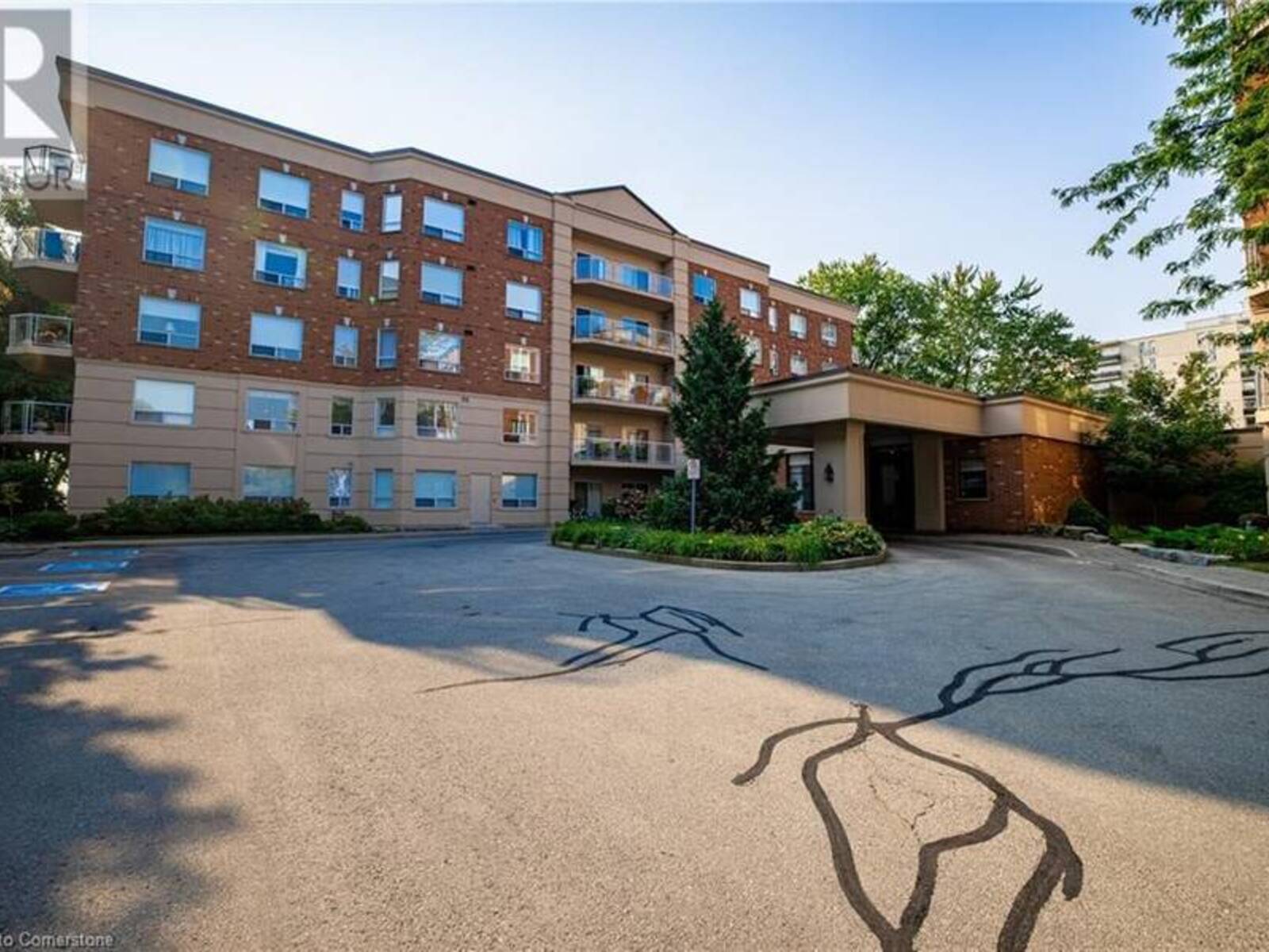 5188 LAKESHORE Road Unit# 102, Burlington, Ontario L7L 6P4