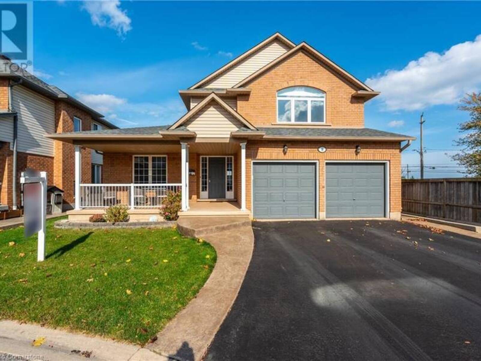 9 VIDAL Court, Grimsby, Ontario L3M 5R8