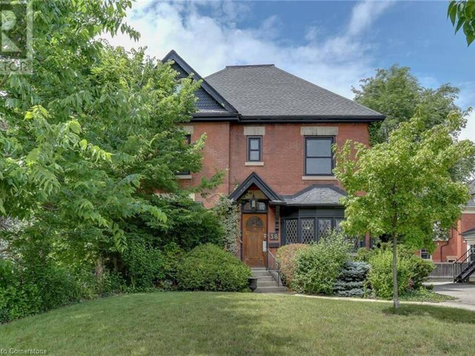 38 Grosvenor Street, London, Ontario N6A 1Y5