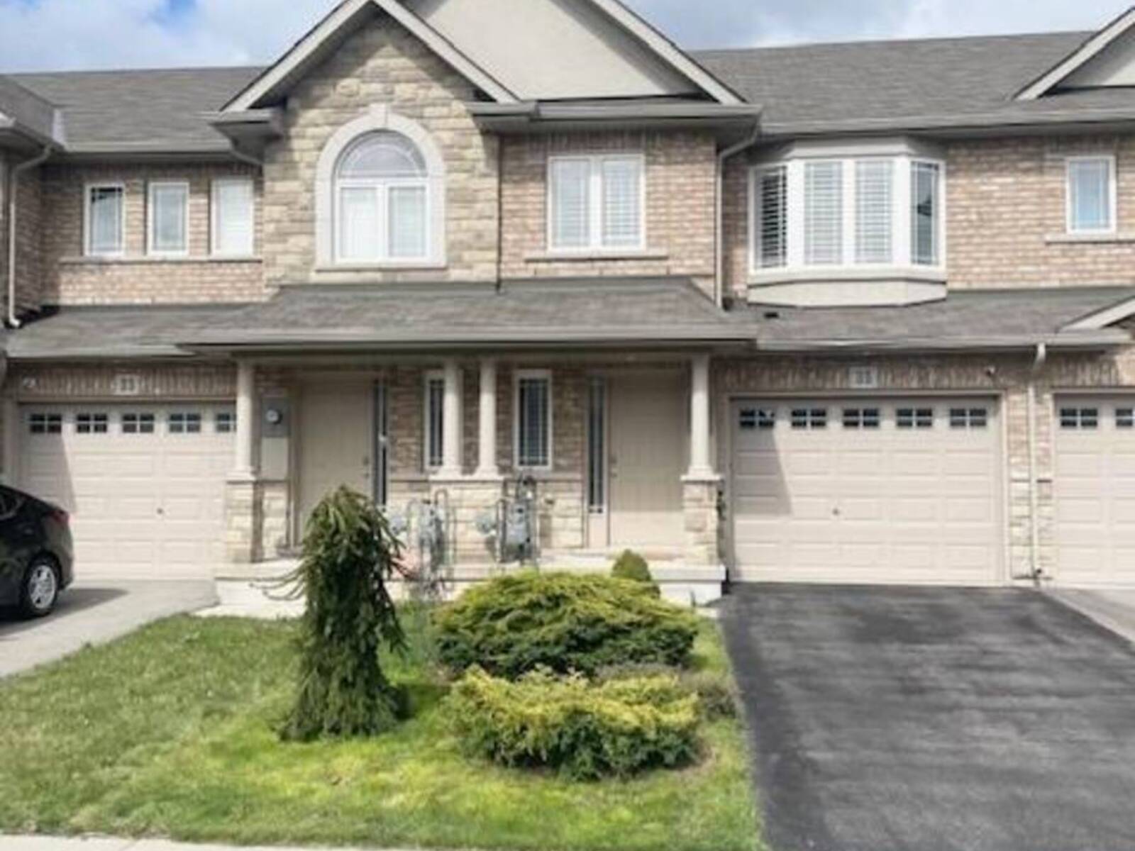 35 CHARLESWOOD Crescent, Hamilton, Ontario L0R 1P0