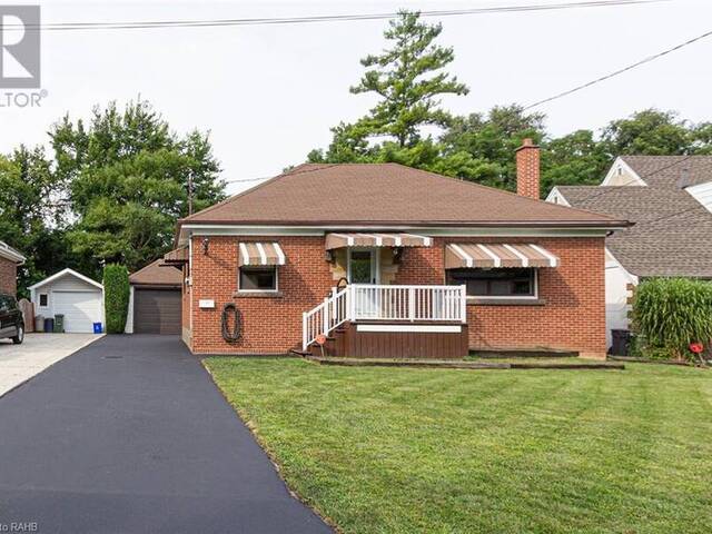 233 CORONATION Avenue Hamilton Ontario, L8K 1Z4