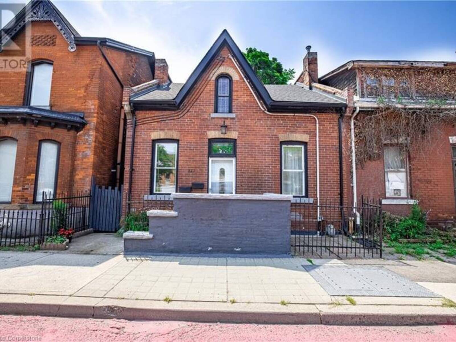 321 MAIN Street W, Hamilton, Ontario L8P 1K1