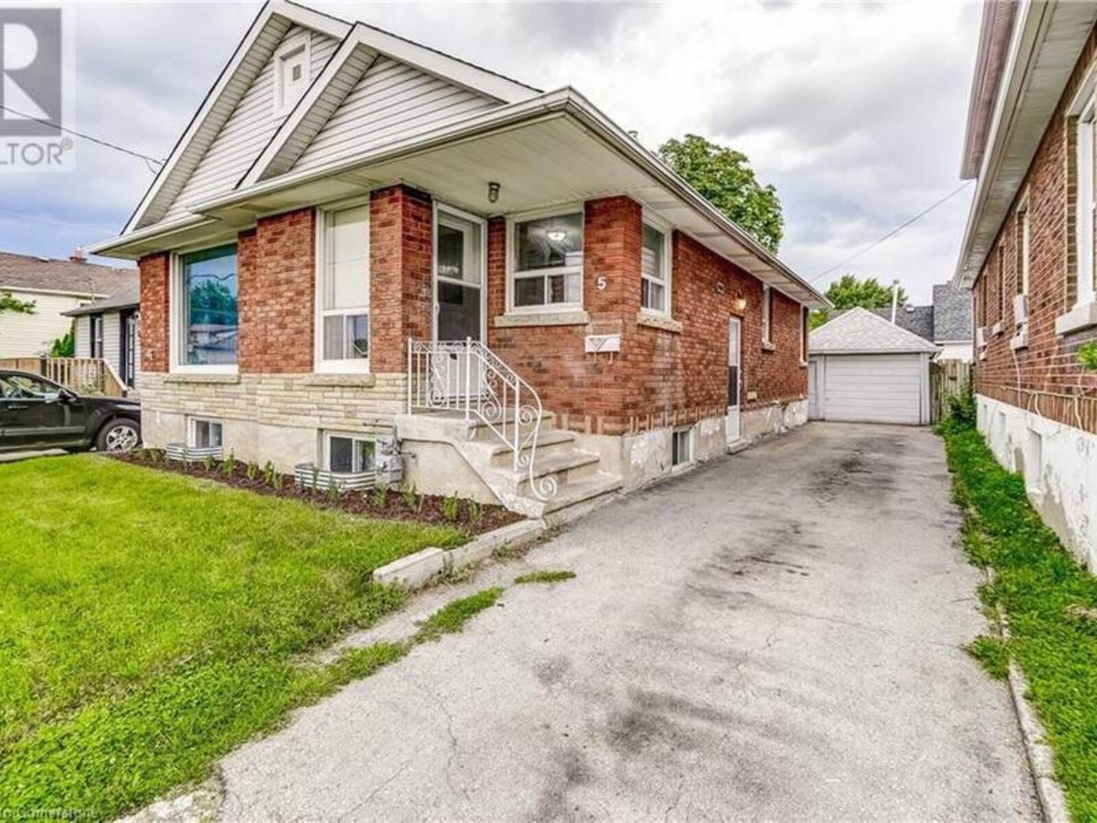 5 BARTLETT Street, St. Catharines, Ontario L2M 5K5