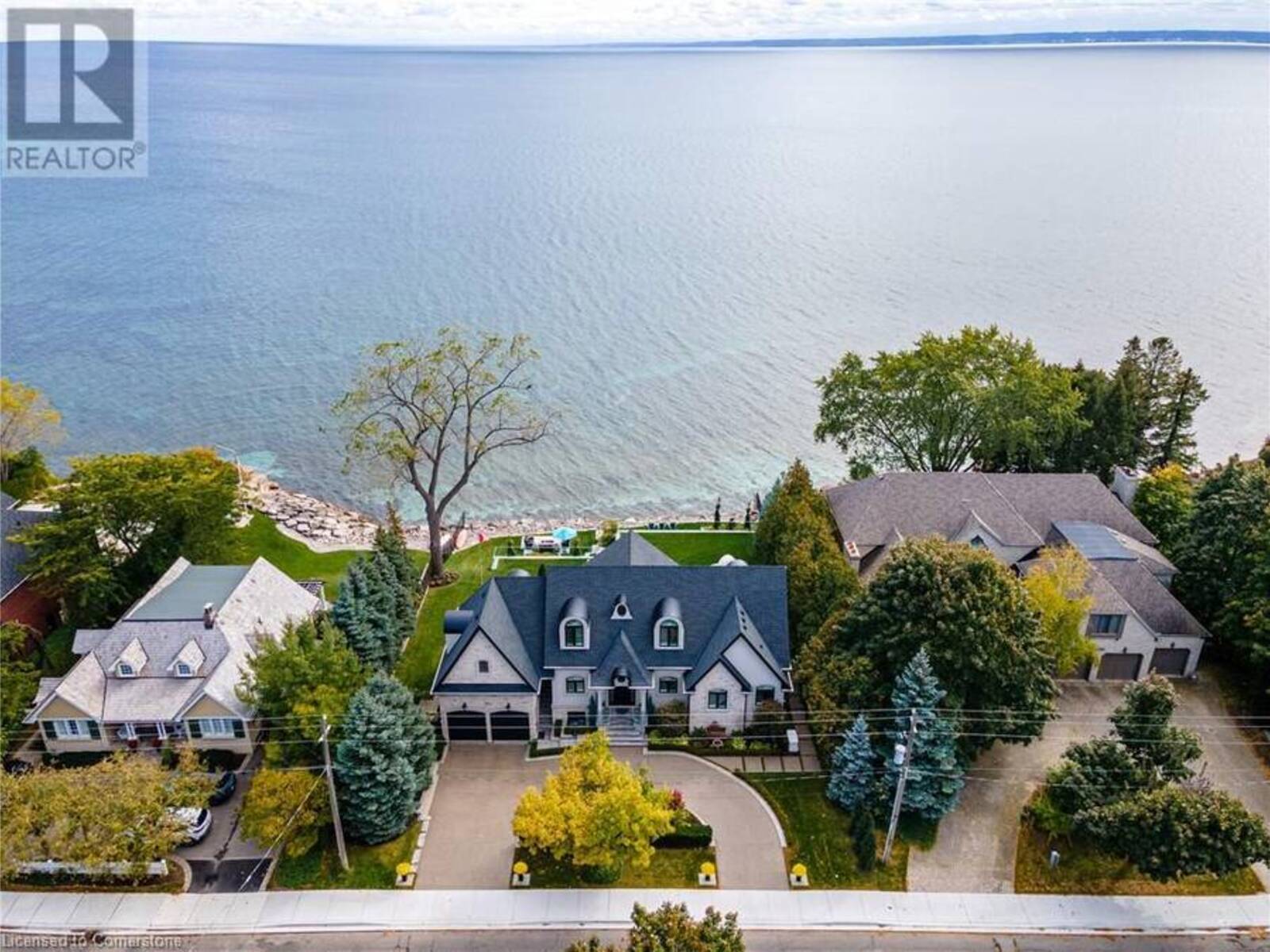 3188 LAKESHORE Road, Burlington, Ontario L7N 1A4