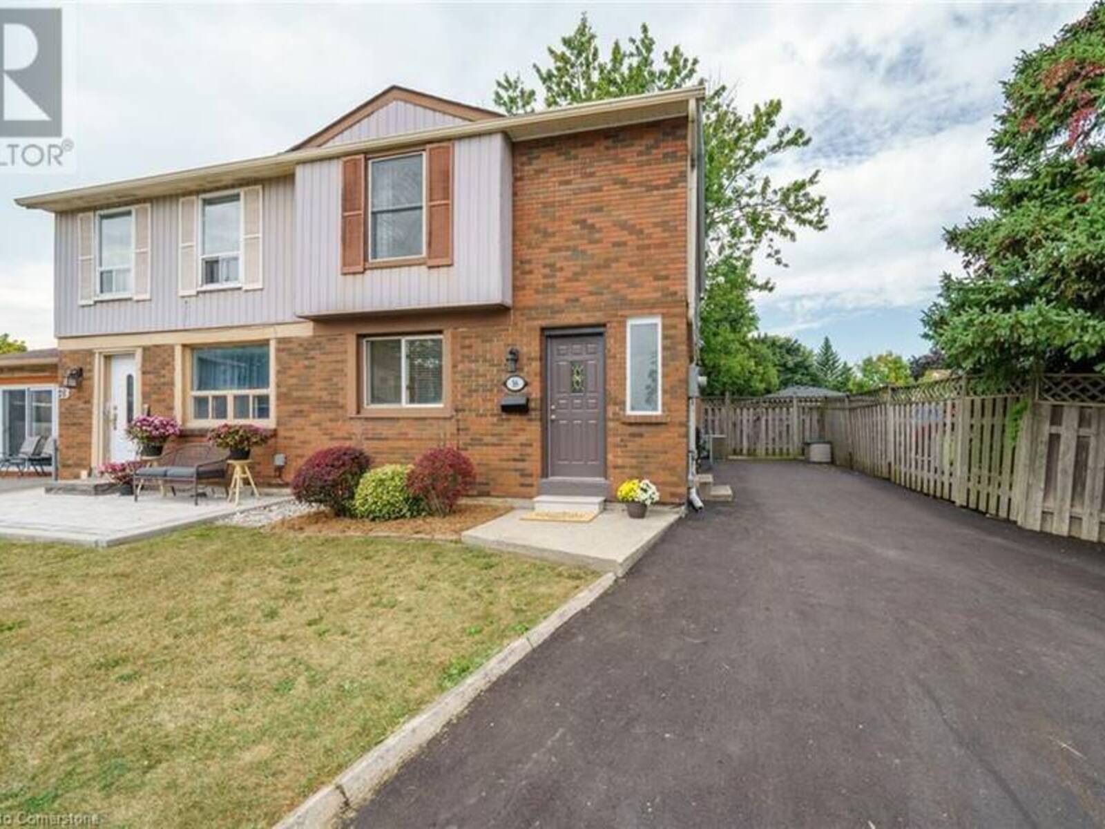 16 BOON Court, Hamilton, Ontario L8T 4M9