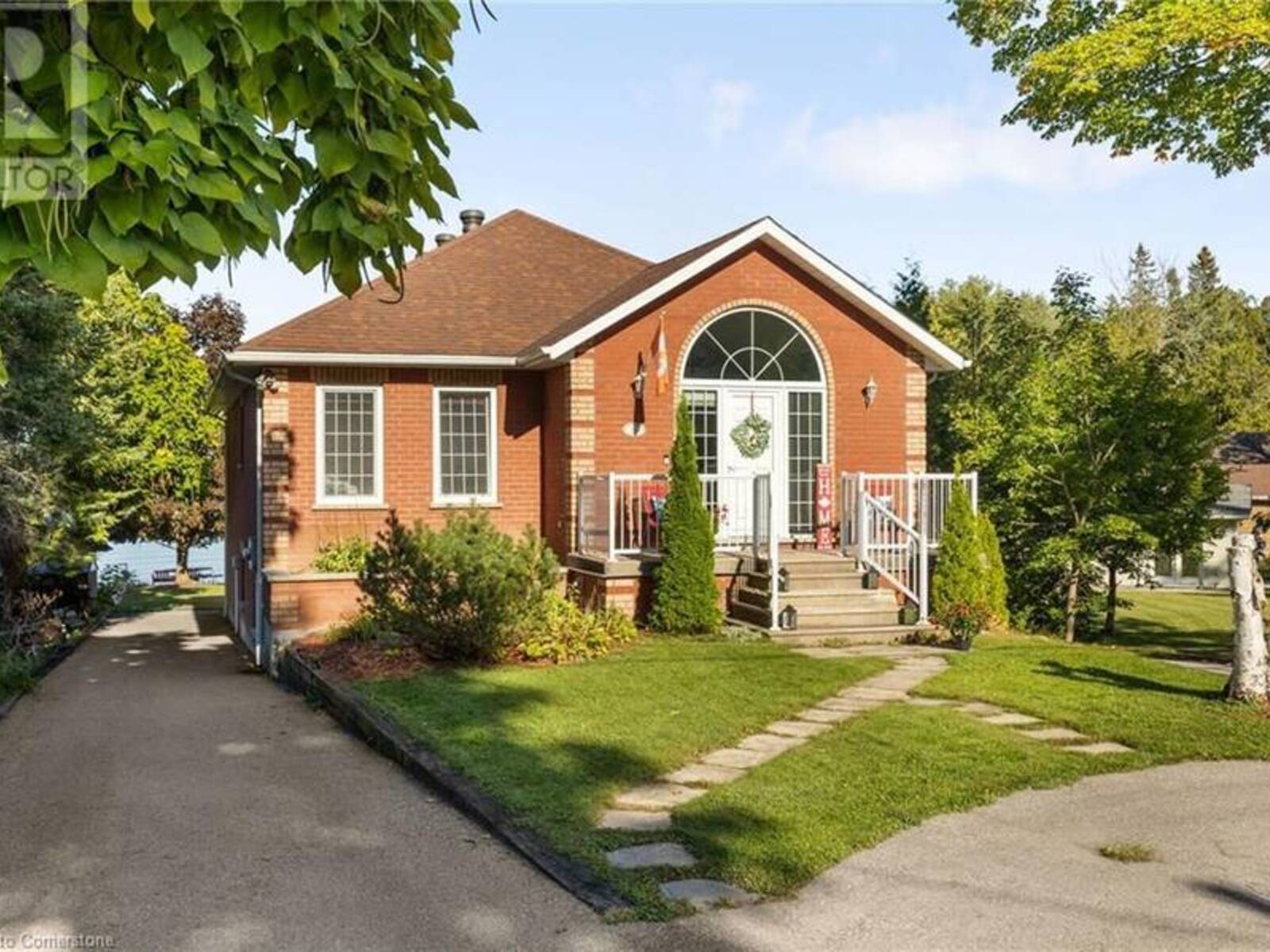 216 ROBINS POINT Road, Victoria Harbour, Ontario L0K 2A0