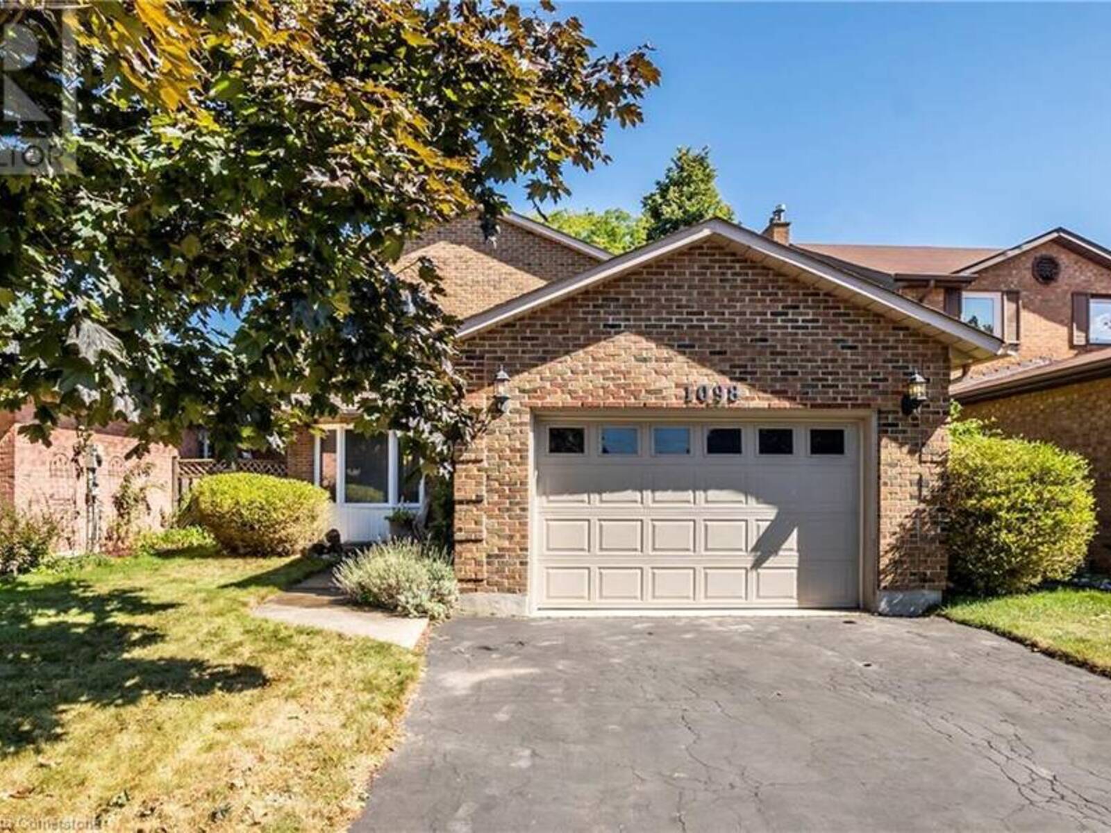 1098 STEPHENSON Drive, Burlington, Ontario L7S 2A8